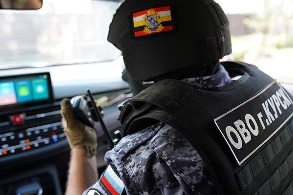 В Курске с крыши ТЦ спасли несовершеннолетнюю девушку на грани срыва