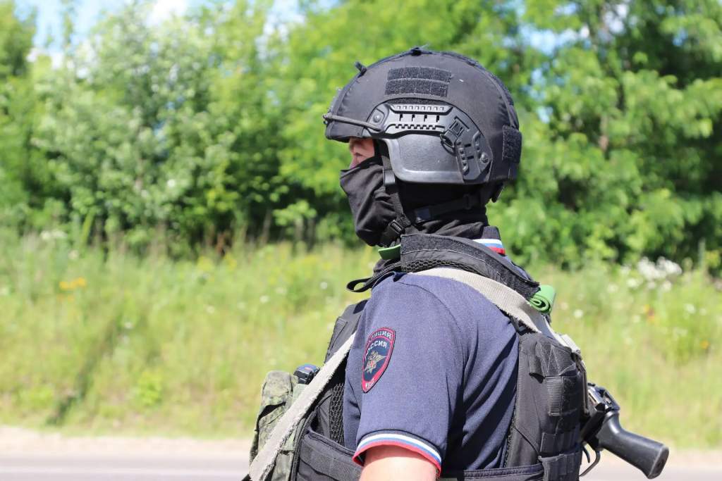В Курчатовском районе на посту остановили курянина с поддельным удостоверением
