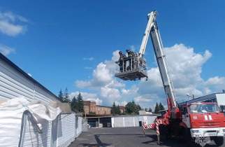 Курские огнеборцы потушили условный пожар на складе предприятия