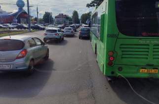 В Курске светофор на Октябрьской настроили по ГОСТу и устроили пробки