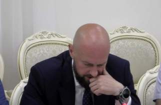 Хинштейн поручил в порядок зеленые насаждения на площади Перекальского в Курске