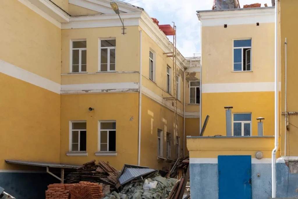 В Курске ремонт бывшего роддома на Ленина завершат к 1 декабря