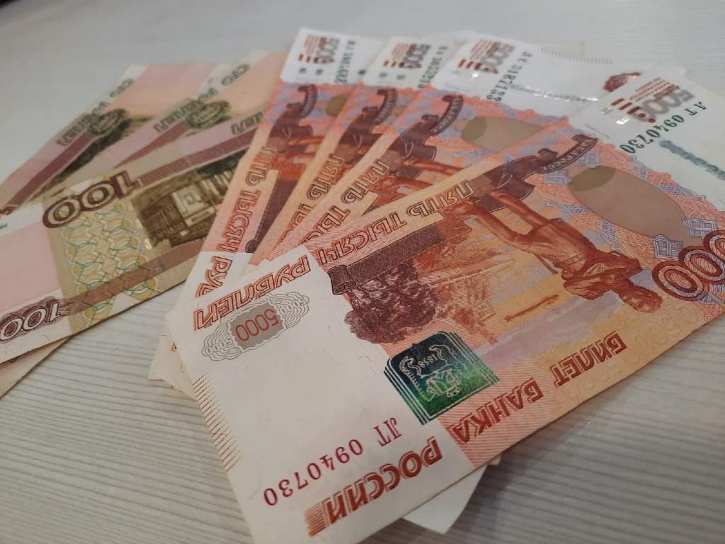 Курянин перевел мошенникам 970 тысяч рублей при покупке авто