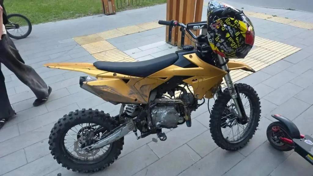 В Курске у 16-летнего школьника забрали питбайк за езду по парку