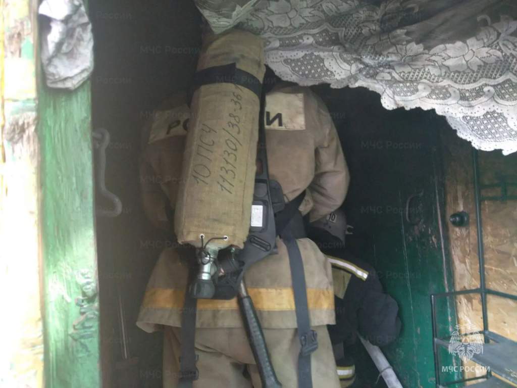Во Льгове спасатели потушили пожар в жилом доме