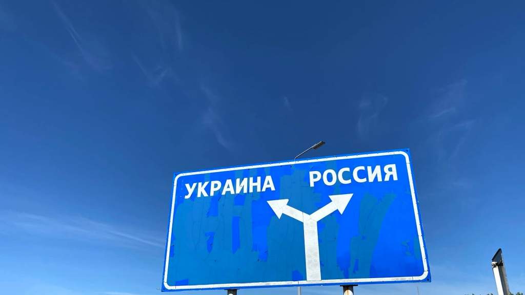 Трое курян ранены при ударе дрона по предприятию в Беловском районе