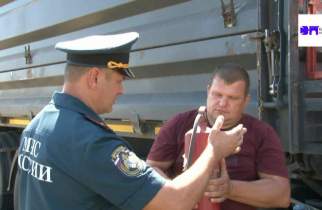 Сотрудники госпожнадзора следят за пожарной безопасностью на полях