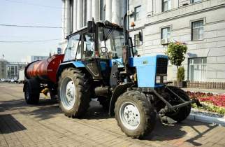 На полив клумб и деревьев в Курске ушло 34 автоцистерны воды