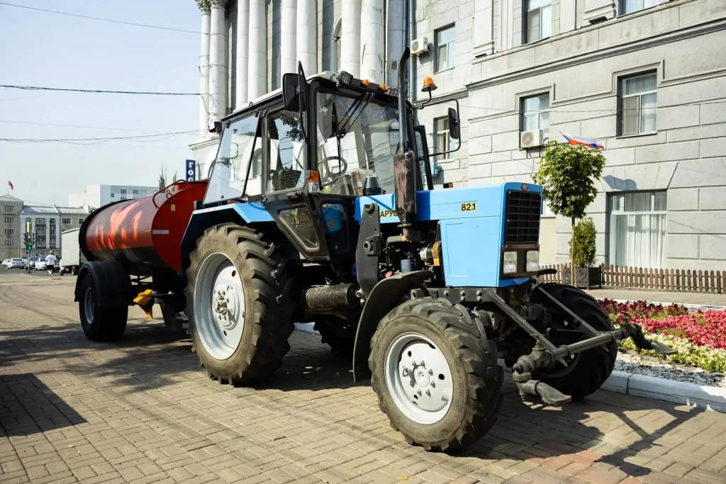 На полив клумб и деревьев в Курске ушло 34 автоцистерны воды