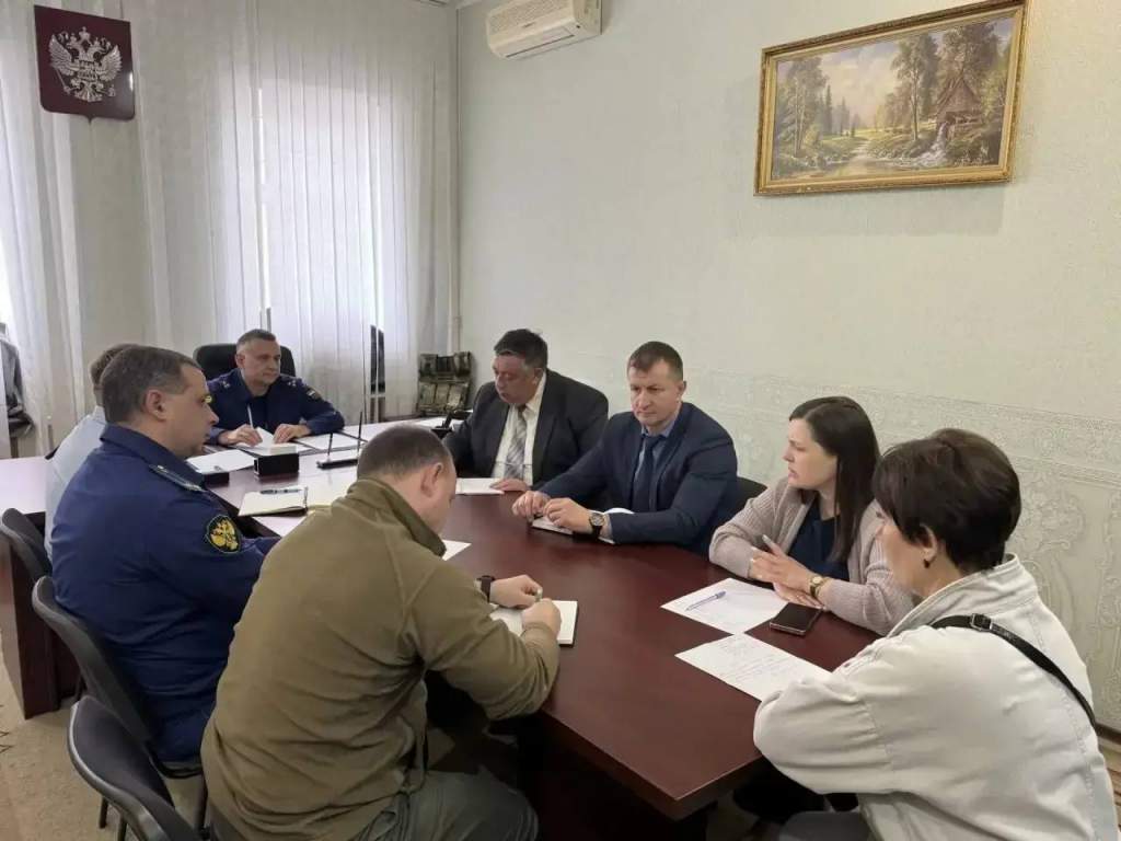 Курянам из Рыльска вернули свет и разметку после жалоб прокурору