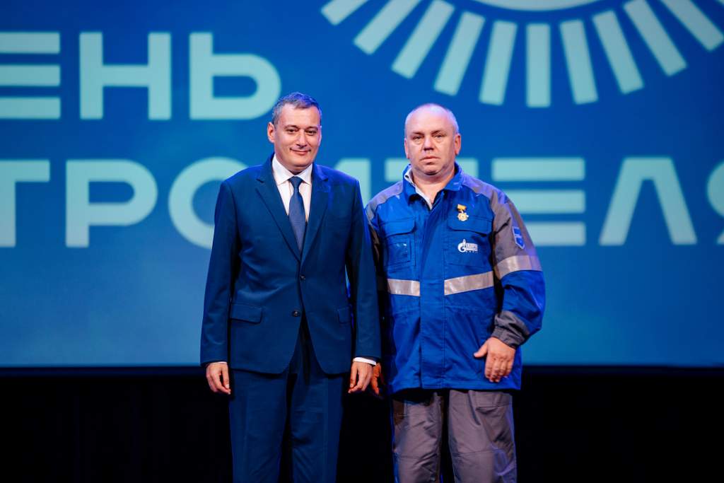 В Курске ко Дню строителя наградили лучших работников отрасли