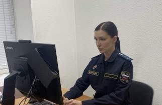 Курянка заплатила 100 тысяч рублей за сломанный сумкой палец соседа