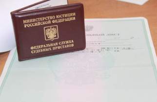 Курянка отсудила 205 тысяч рублей за текущую крышу балкона
