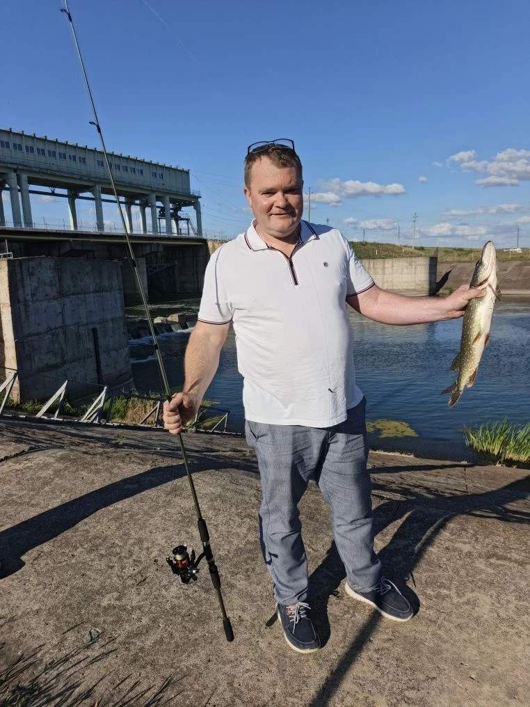 Курский министр поймал крупную щуку во время проверки водохранилища