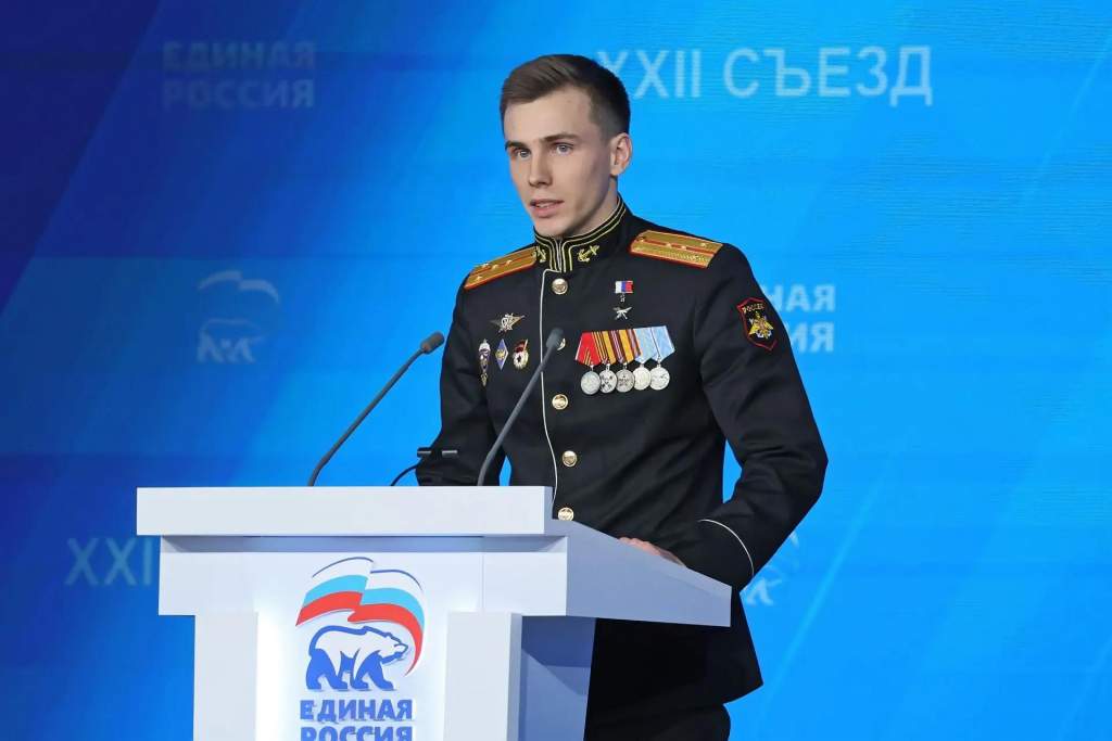 Герой России Владислав Головин рассказал об авторитете, который зарабатывают «глядя в дуло танка»