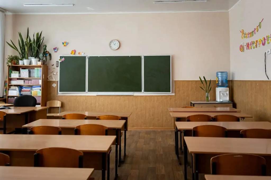 В Курске мэр внезапно проверил 5 школ Железнодорожного округа