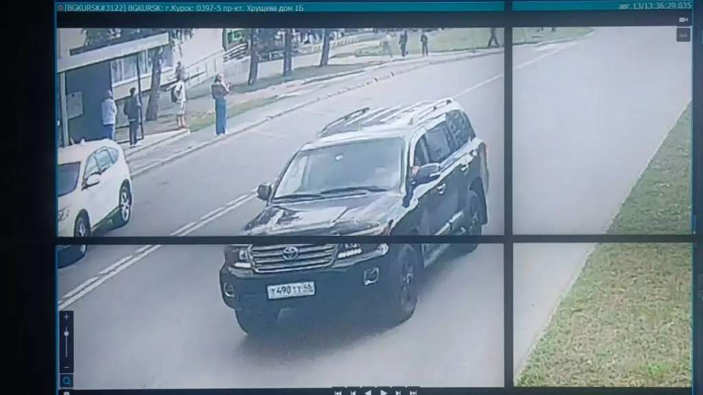 В Курске водитель повредил подсветку «Соловья» и уехал