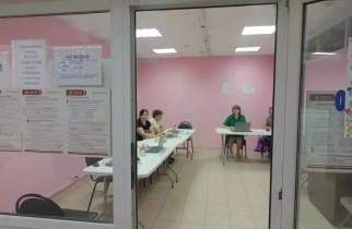 На Центральном рынке Курска продолжают выдавать гуманитарную помощь