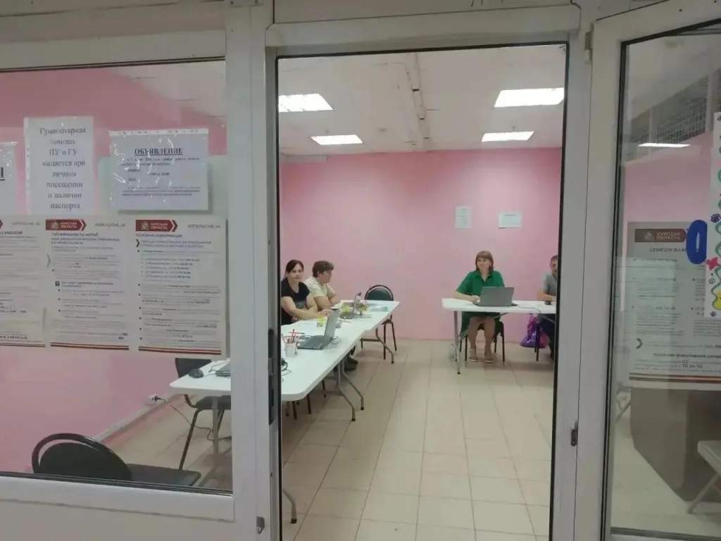 На Центральном рынке Курска продолжают выдавать гуманитарную помощь