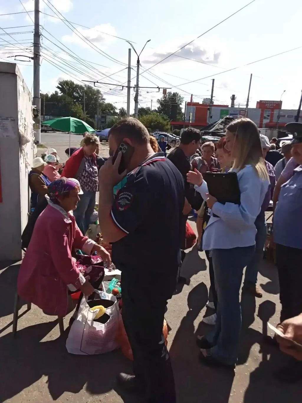 В Курске прошли рейды против уличных торговцев продуктами