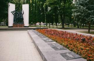 В Курске обновили таблички на могиле жертв Гражданской войны