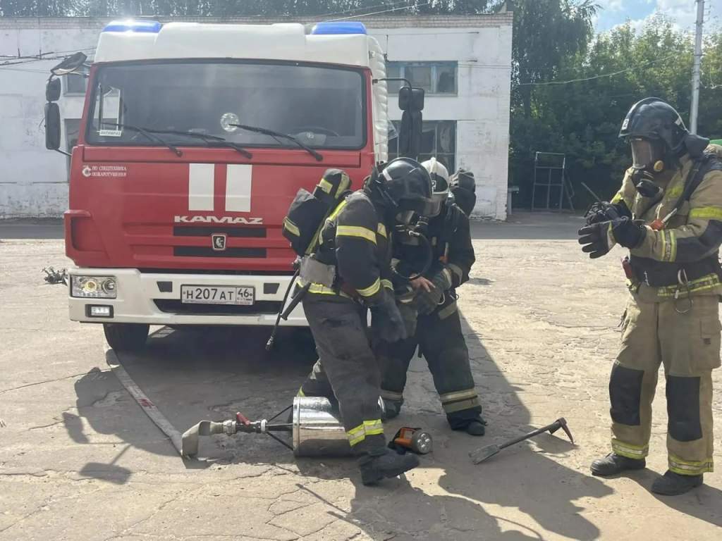 Курские пожарные 3 дня тренировались на базе «Курскэлектротранса»