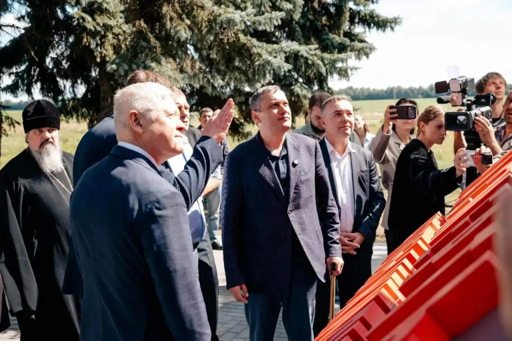 Губернатор проверил ремонт школы и ФАПа в Поныровском районе