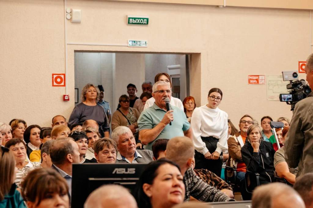 Александр Хинштейн провёл открытую встречу с жителями Поныровского района