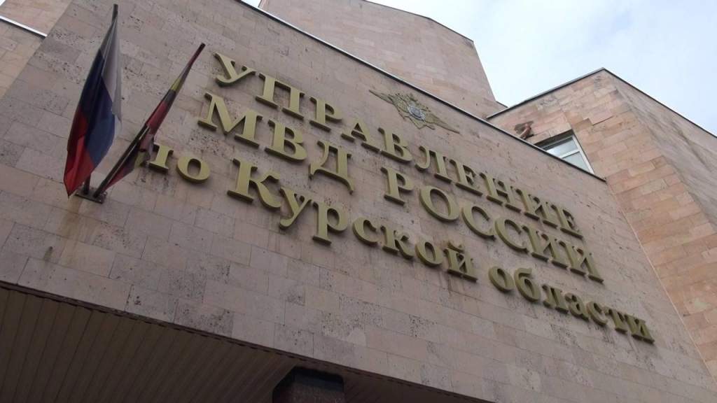 Полицейские схватили злостного пьяного водителя-пенсионера в Курской области