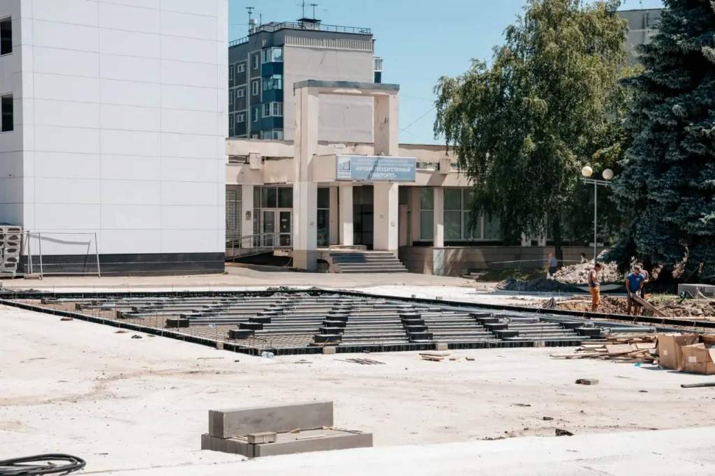 В Курске завершают работы в сквере Героев СВО и на мемориале