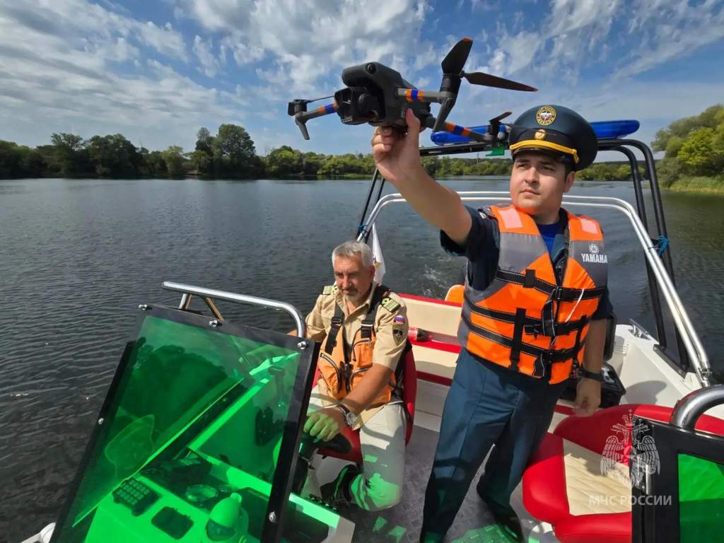 В Курской области спасатели патрулируют водоемы с помощью дронов