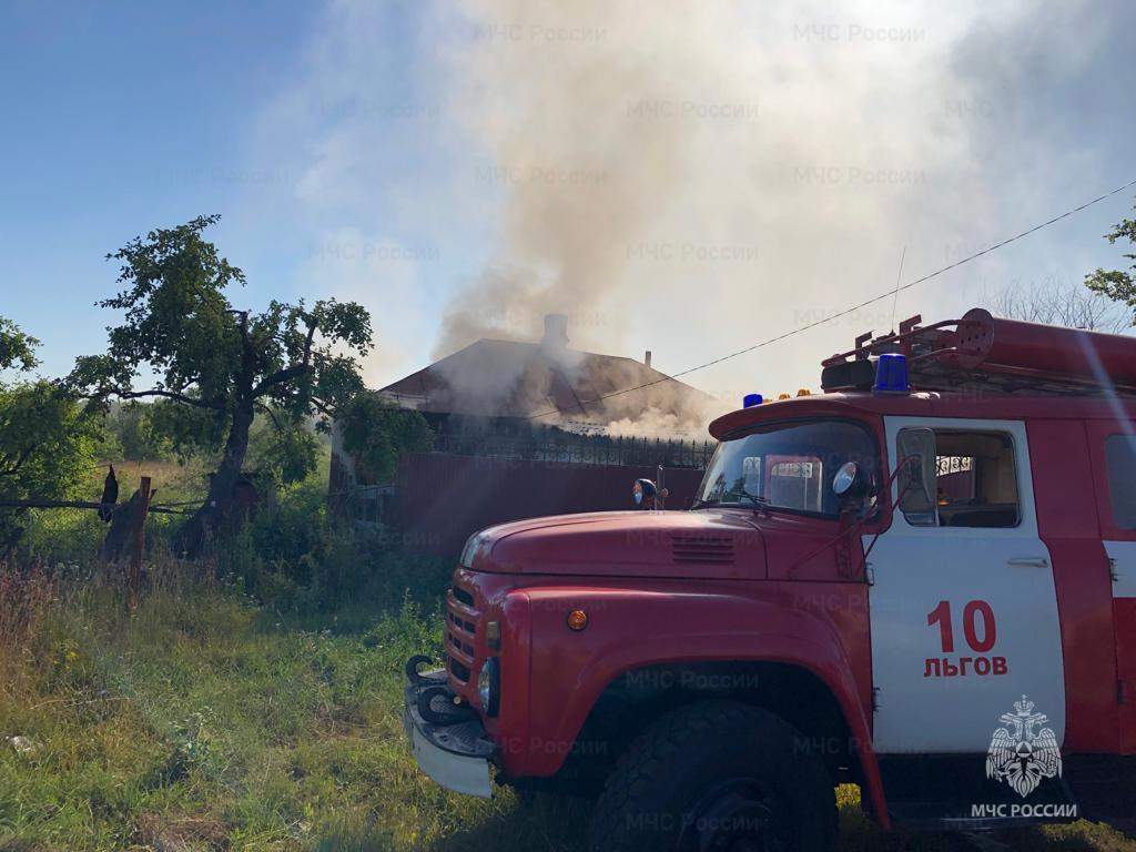В Курской области при пожаре в деревянном доме погиб мужчина