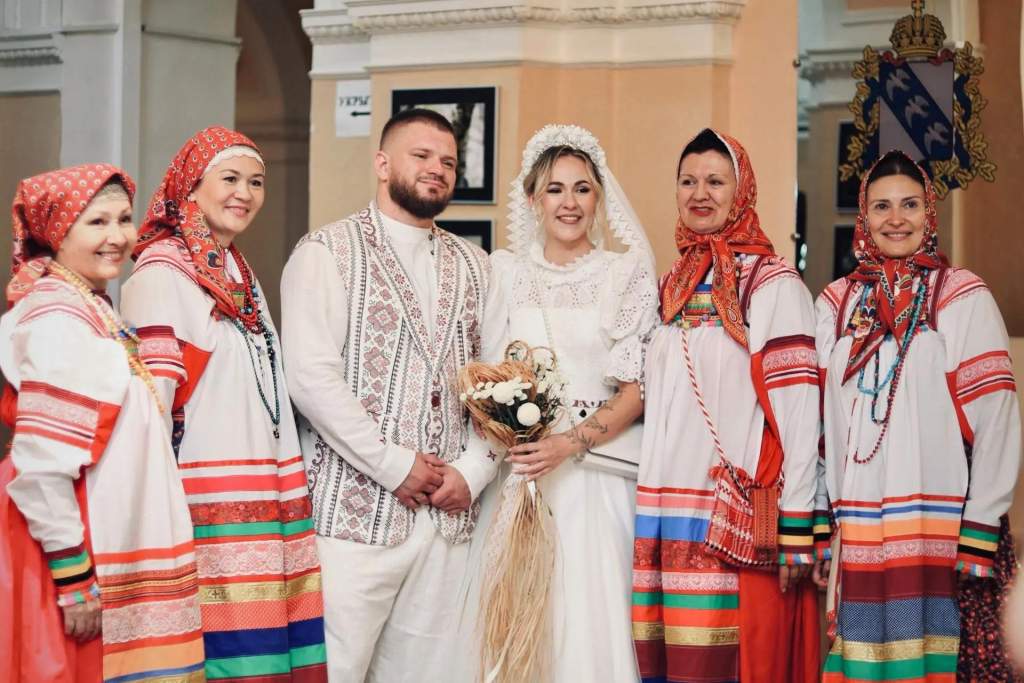 В Курске провели народные свадьбы во Дворце культуры Винокура