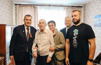 Хинштейн поздравил 103-летнего летчика с годовщиной Курской битвы