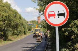 В Медвенском районе Курской области завершают ремонт 12,4 км дороги