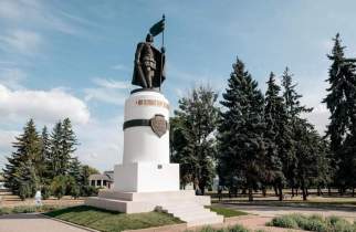 В Курске завершили ремонт памятника Александру Невскому