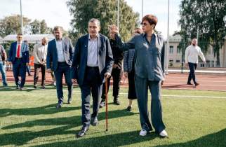 Хинштейн проверил новые стадионы в курских школах