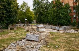 В Курске начали благоустройство сквера студенческих отрядов на Ленина