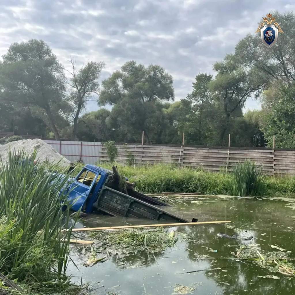 В Курске СК проводит проверку из-за гибели водителя грузовика в пруду