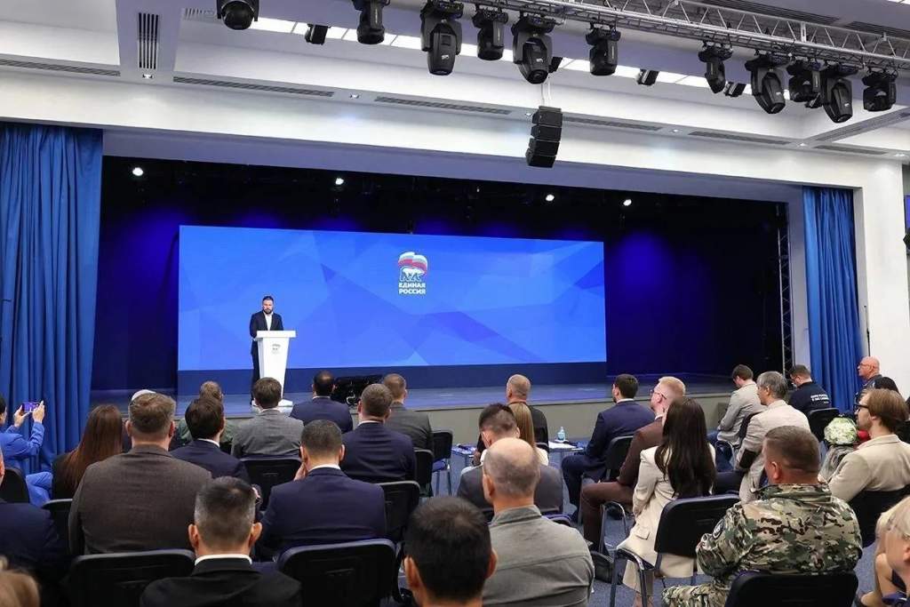 Евгений Поддубный отметил особую роль волонтёров в общественной жизни России