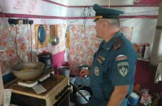 Курские спасатели проверили дома многодетных семей в Обоянском районе