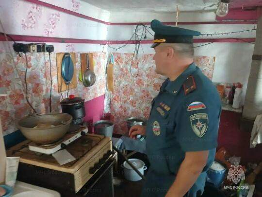 Курские спасатели проверили дома многодетных семей в Обоянском районе