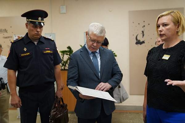 Росгвардейцы проверили безопасность курских школ перед 1 сентября