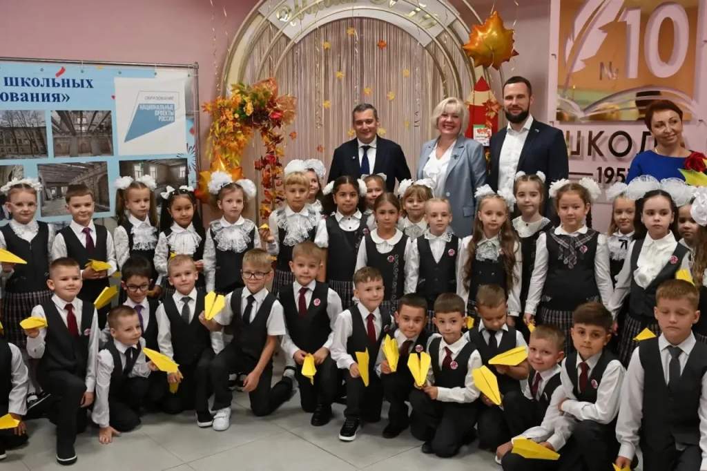 Хинштейн пришел на линейки в курские школы 1 сентября
