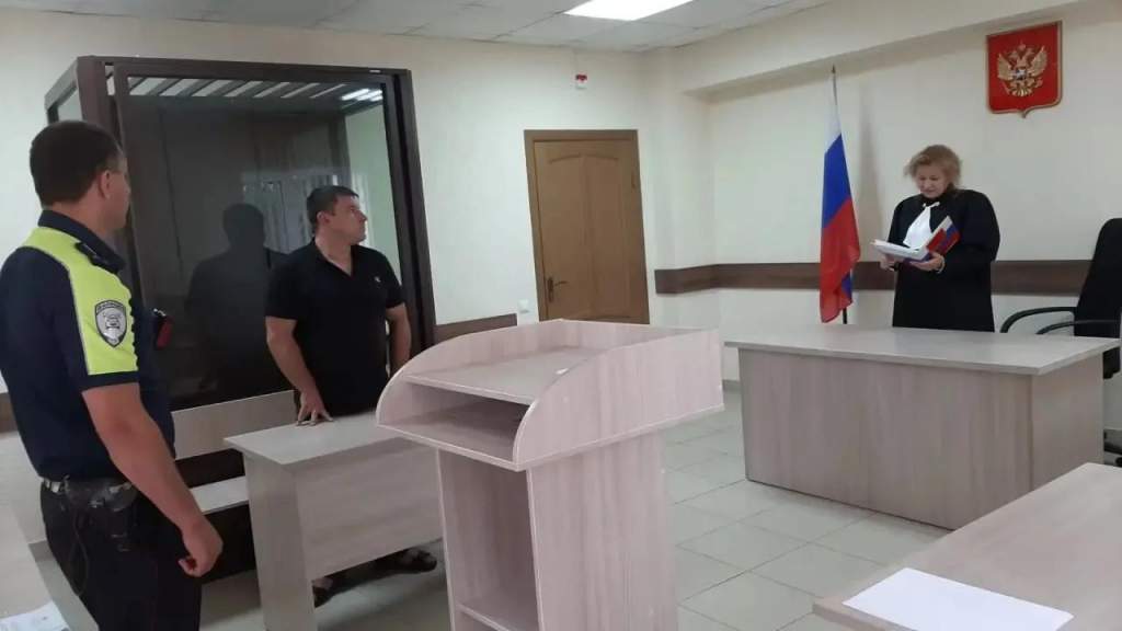 Лишенный прав курянин поехал за цементом и получил 5 суток ареста