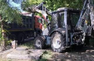 В Курске с улицы Малиновой вывезли 100 кубометров мусора