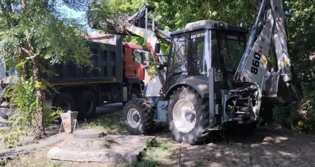 В Курске с улицы Малиновой вывезли 100 кубометров мусора
