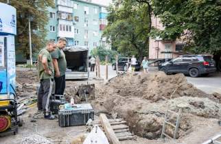 В Курске на улице Школьной починили изношенный водопровод
