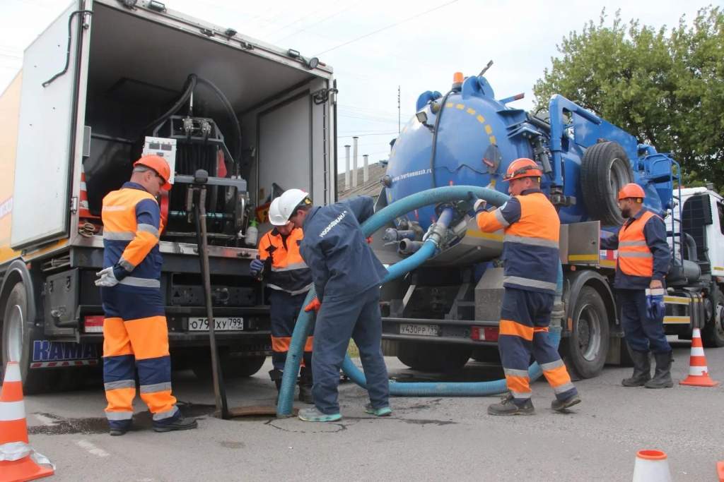 Специалисты Мосводоканала прочистили канализацию в Фатеже