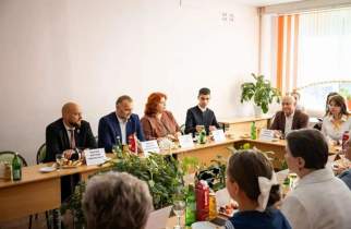 Курские школы получили технику для ухода за памятными местами